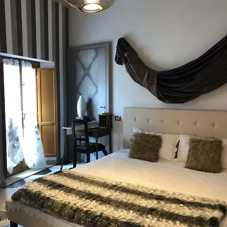 Dimora Del Podestà Couette-café CastellʼArquato